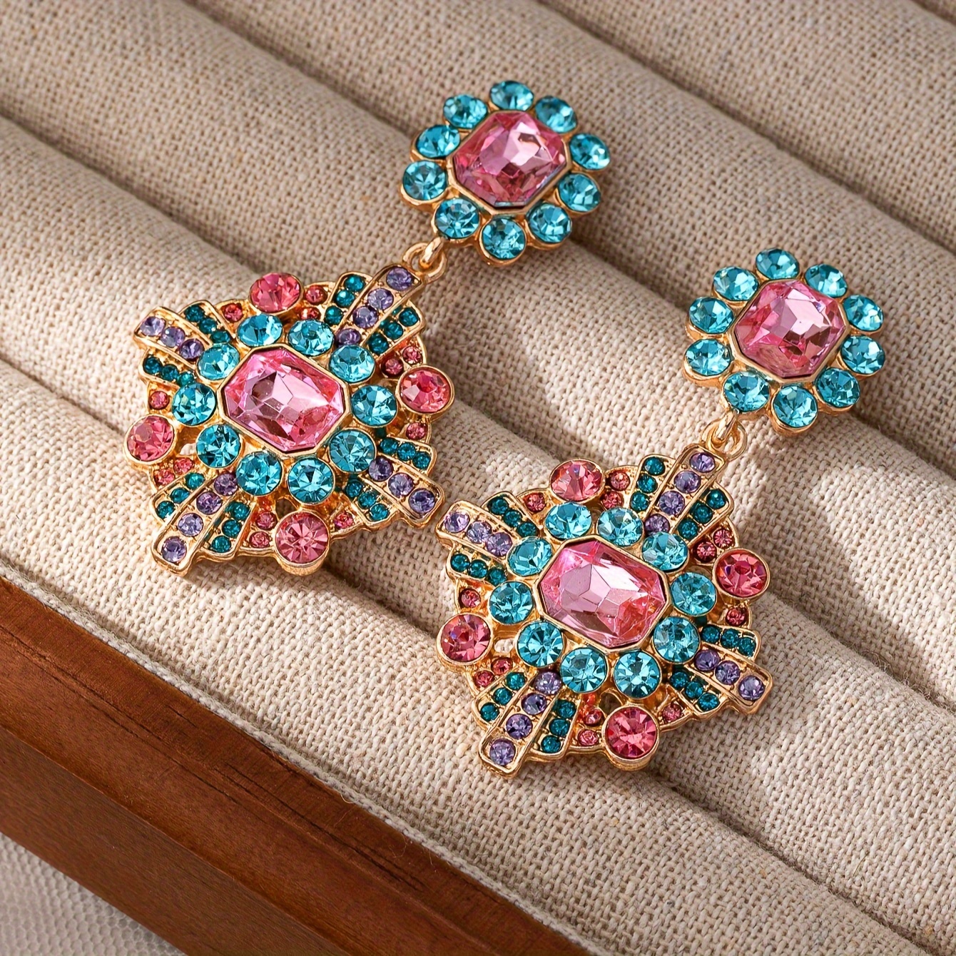 

Medieval Dangle Earrings Retro Sparkling Flower Design Inlaid Rhinestone Match Daily Outfits Evening Party Decor Dupes Luxury Jewelry