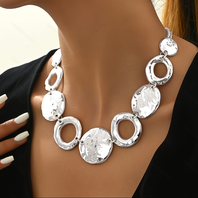 

A Trendy Autumn And Winter Geometric Necklace For In European And .