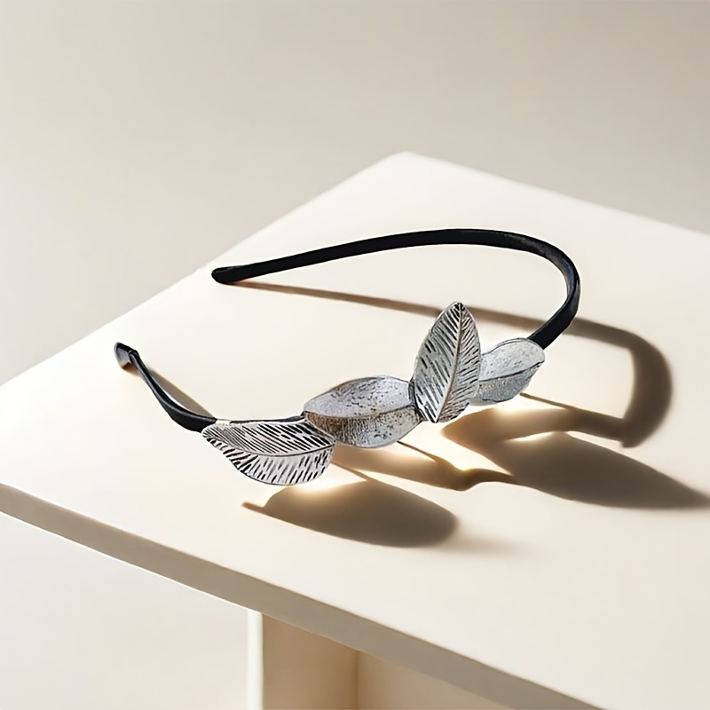 Image of A Single Piece Of Minimalist Vintage Metal Leaf Headband, A Stylish Western Hair Accessory For Everyday Use, Without Battery