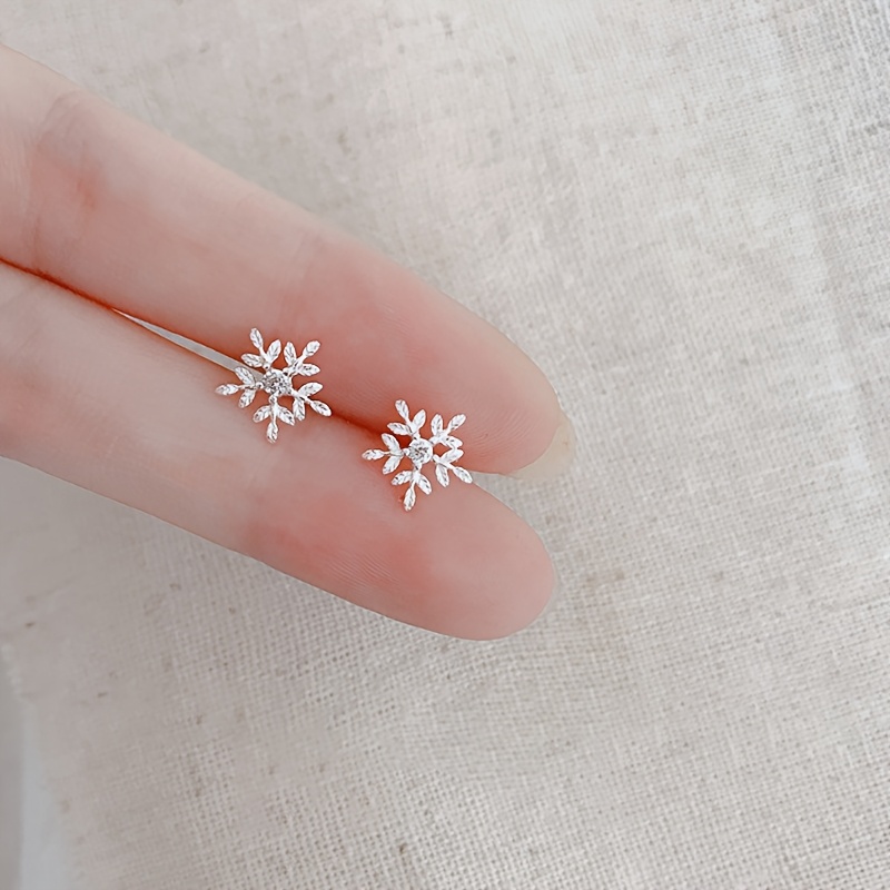 TEMU Un Par de Pendientes de Copo de Nieve Brillantes con un Diseño Único, Lujo y Exquisitos. Son Versátiles y Elegantes para a Día y Citas, y Son