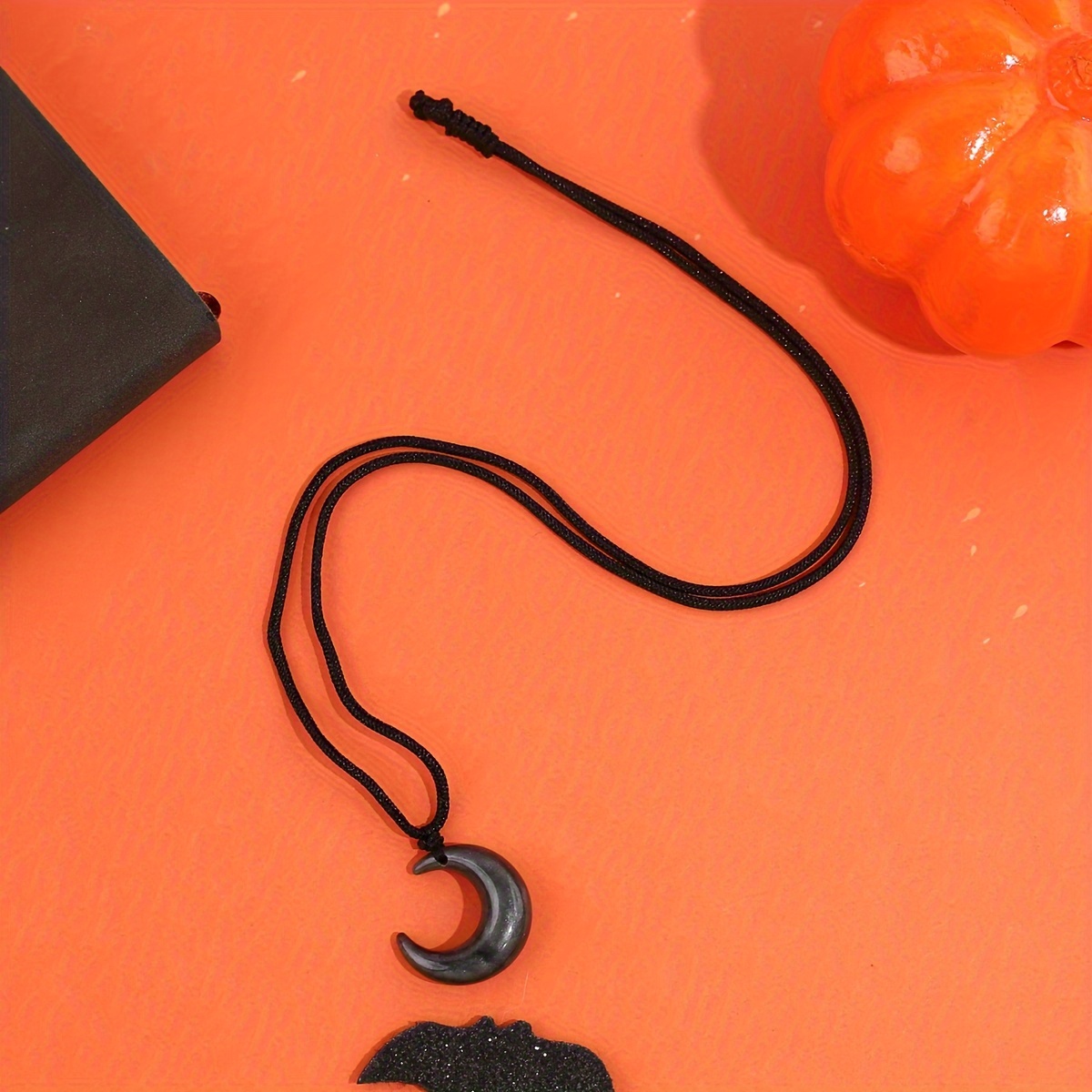 1pc 's Eye Stone Moon Pendant Necklace, Vintage Gothic Crescent Drop Clavicle Chain, Bestie Friendship Gift