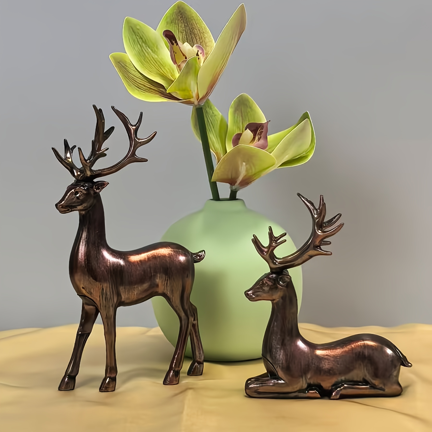 E-shop Sammelfiguren, 2-teilige Retro-Hirsch-Statuen-Ornamente – Elegante Hirschfigur aus Kunststoff, geeignet für Schreibtischdeko, Weihnachts- &