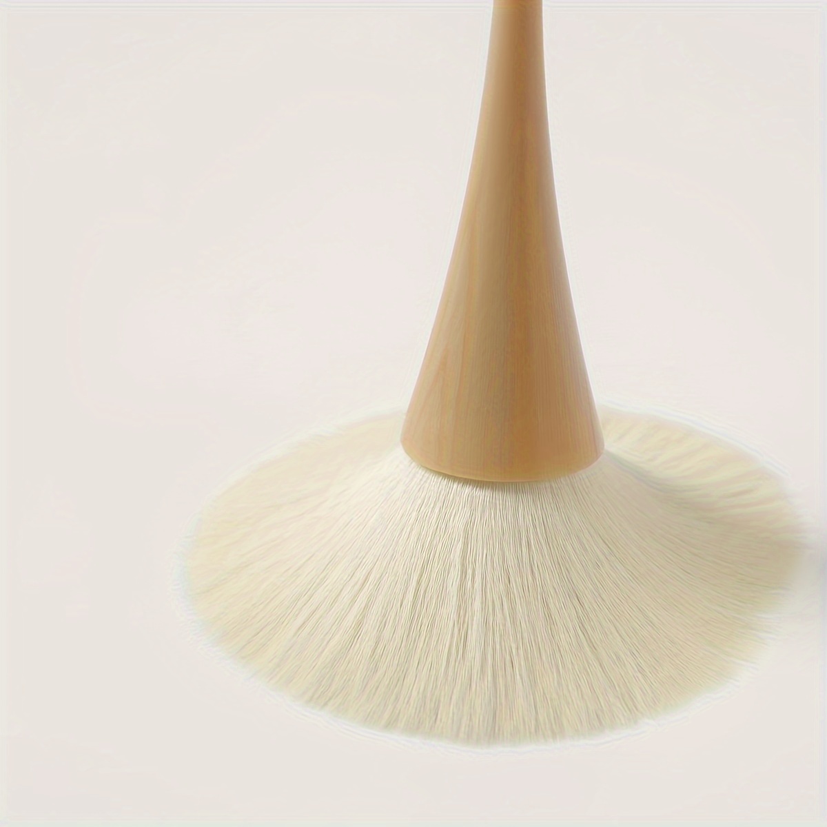 

Brosse à poussière pour ongles en bois de style japonais, manche en bois naturel, poils doux, nettoyeur d'ongles pour enlever le vernis à ongles, 1 pièce, sans parfum