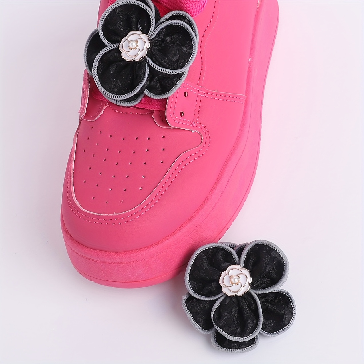 2pcs Exquisite Black Rose Removable DIY Sneakers Hole Shoes Shoe Flowers  Lightweight Luxury Gift Casual Cute Versatile Shoe Boots Decorations