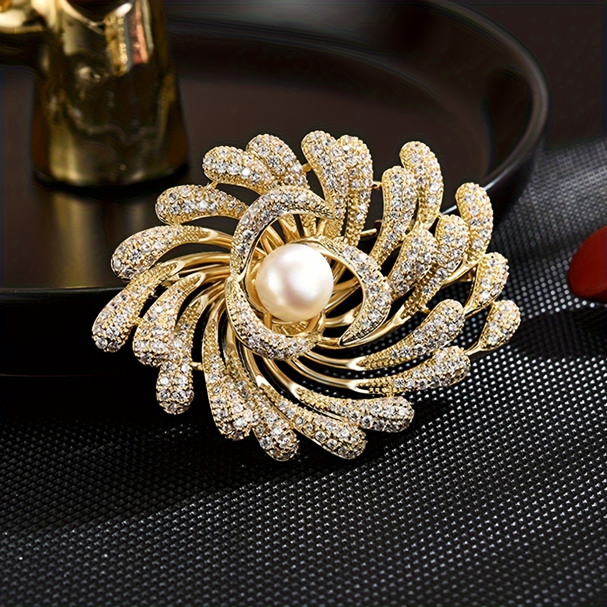 

Elegant Floral Rhinestone Brooch With Faux Pearl Center - Luxurious Flower Shaped Pin For Sweaters, Suits & More - High-end Sparkling Crystal Accessory - Ideal Gift For Fashion Lovers