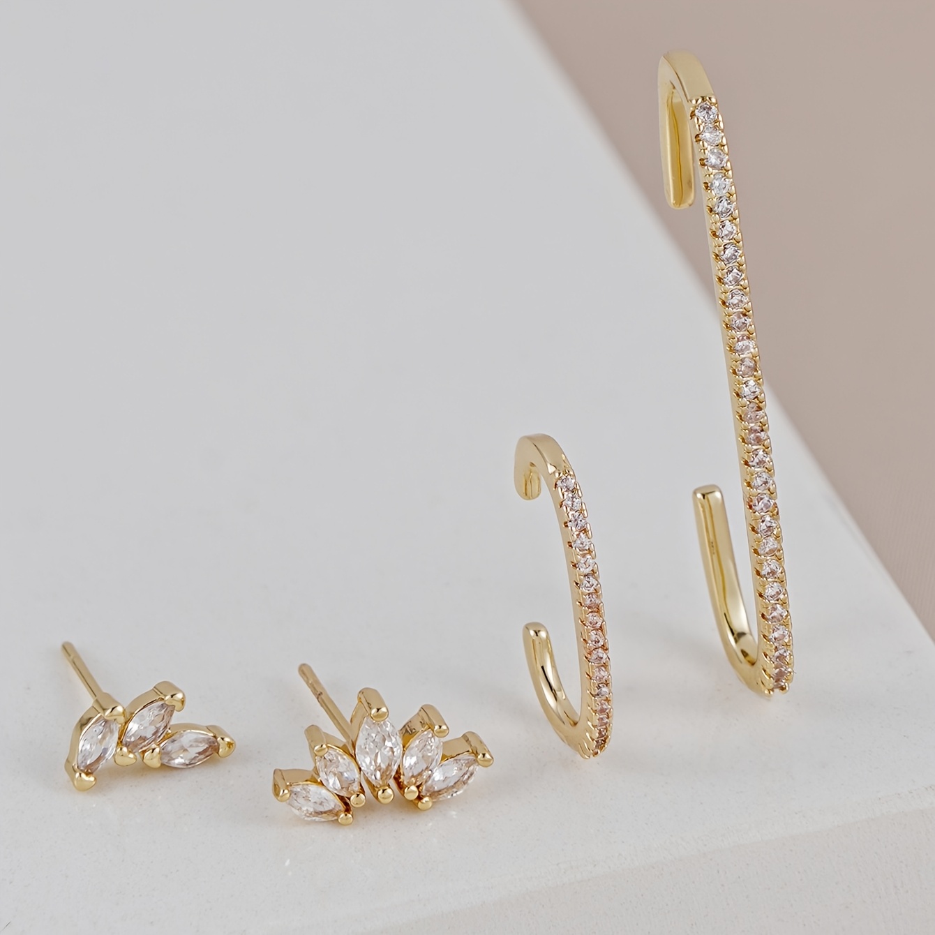 TEMU Ensemble de 4 exquises boucles d'oreilles à clous de feuille, clips d'oreille minimalistes en synthétique de U, adaptés aux vacances des femmes,