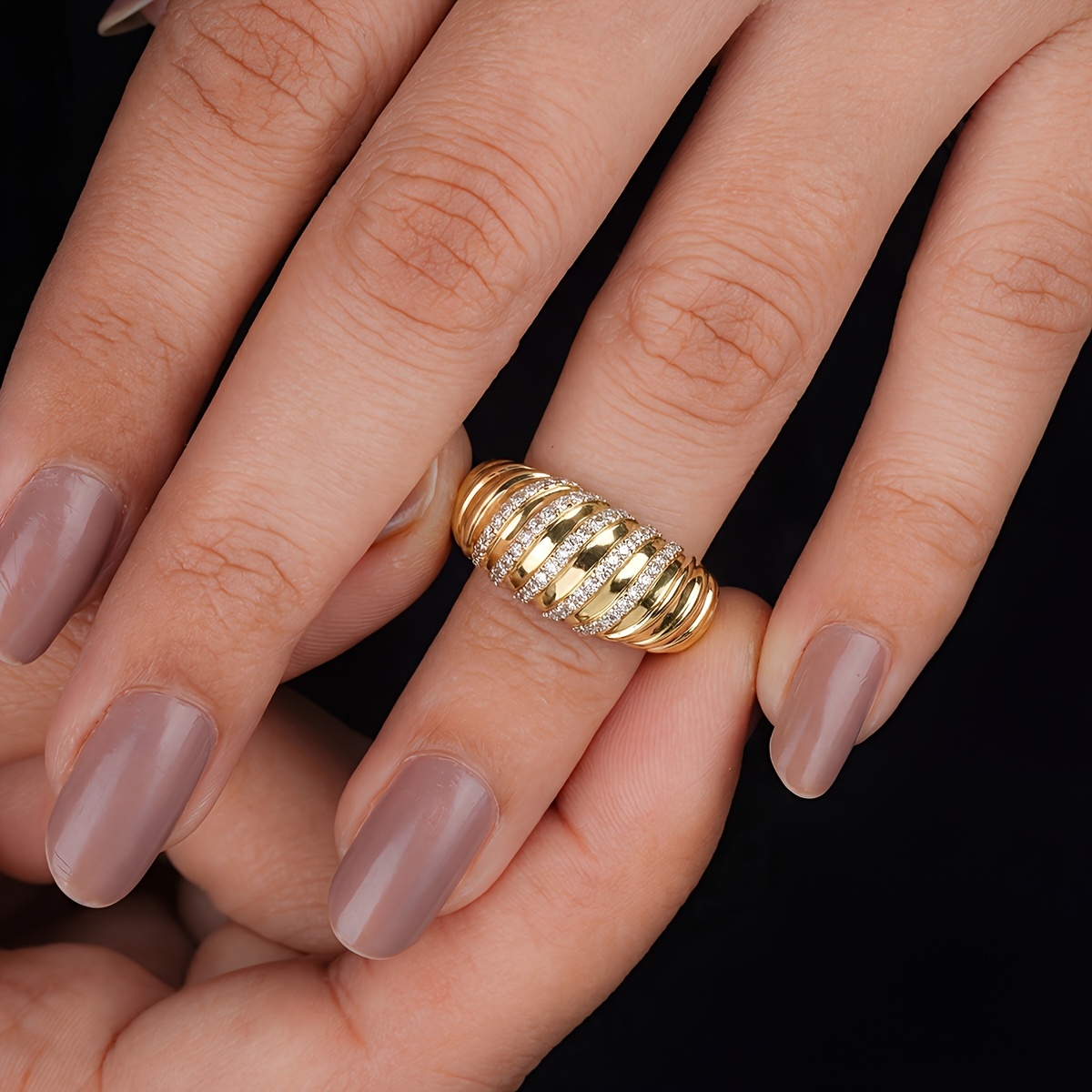 Women's Luxury Orbital Interlaced Round Ring, Elegant Gift