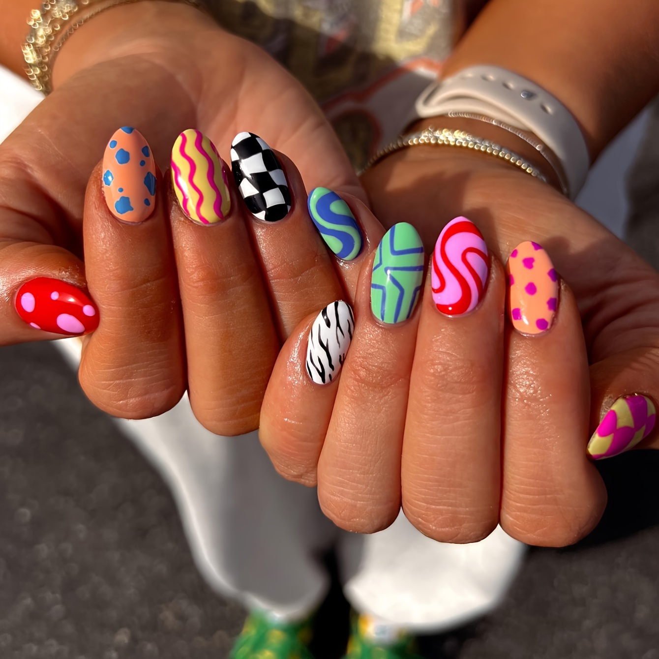 24pcs Set Of Nail Polish Products With Glossy Dopamine Graffiti Nail Patches For Removable Nail Art, Suitable For Women And