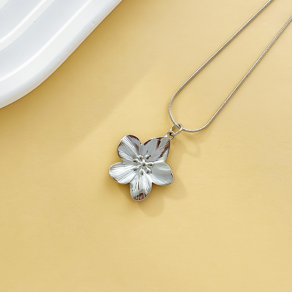 Image of 1 Stainless Steel Five-petal Flower Pendant Necklace, Elegant And Fashionable Women's Collarbone Chain For Daily Wear Or Gift