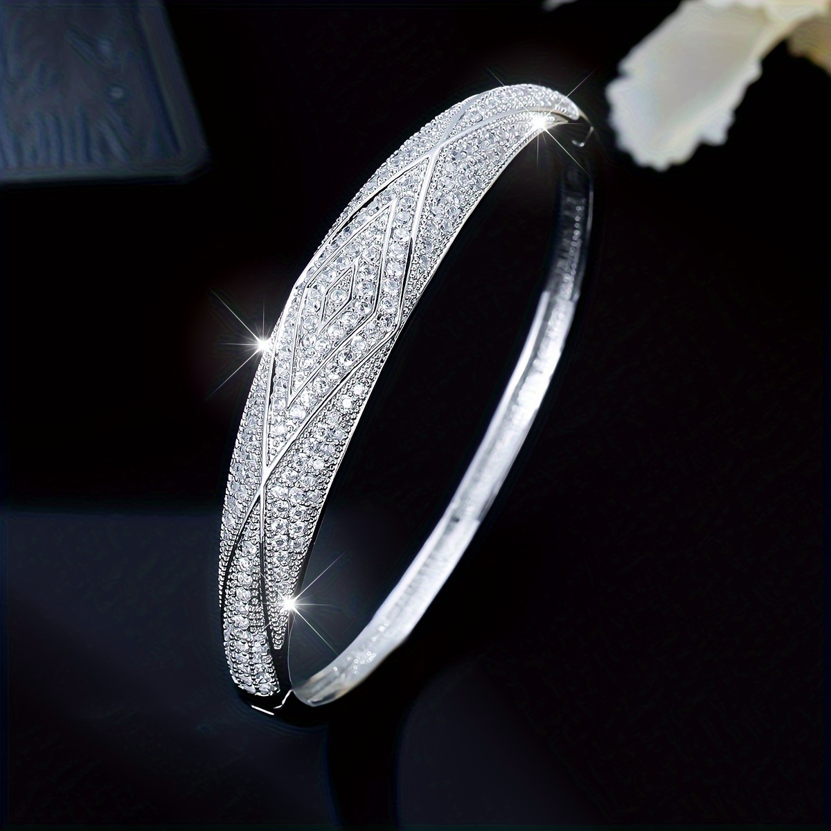 High End Texture Split Flower Women's Bracelet