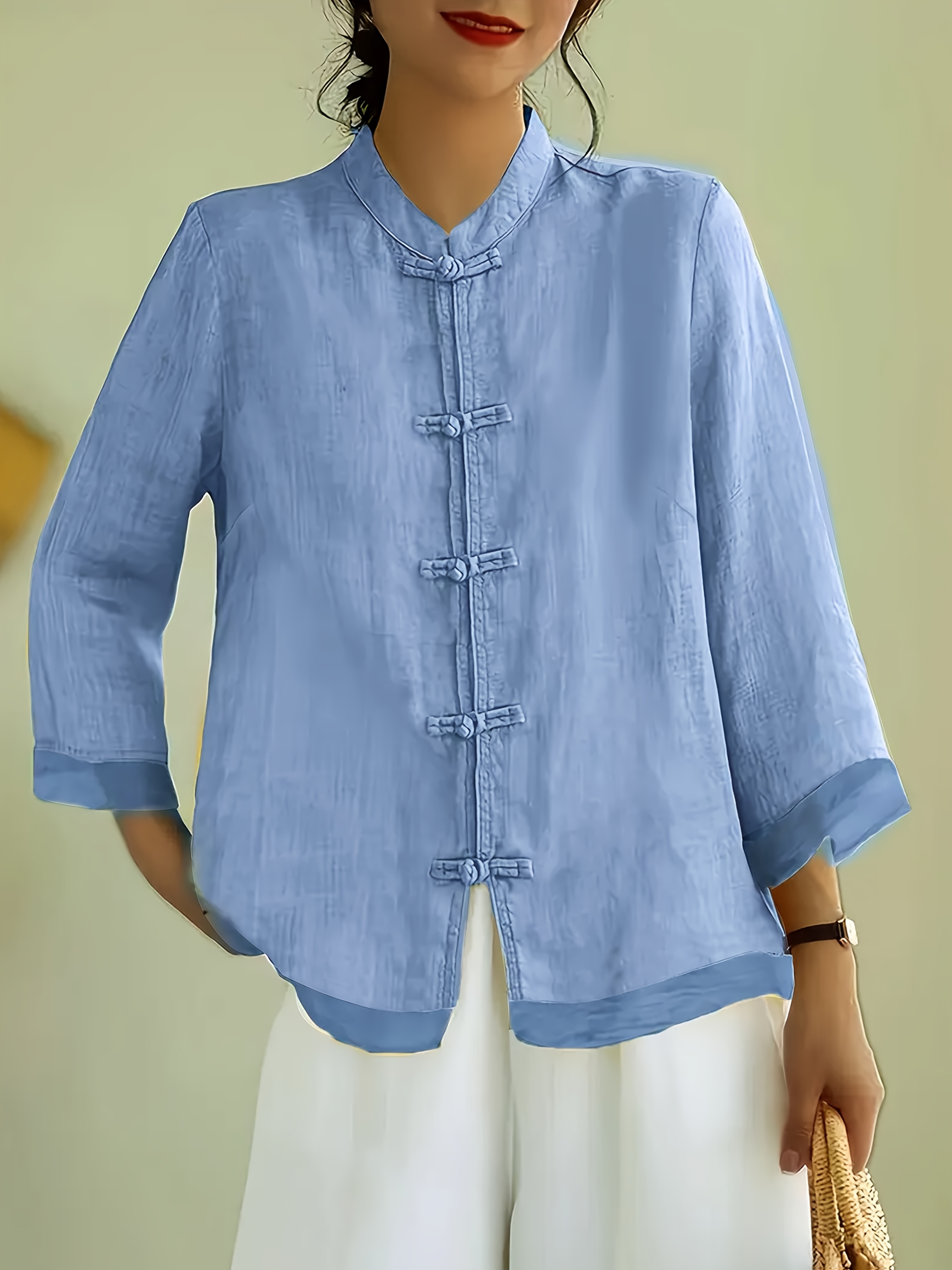 Camisa china de estilo vintage a la moda con cuello mao, con cierres de botones y paneles de malla, diseñada para un corte holgado y cómodo para mujer