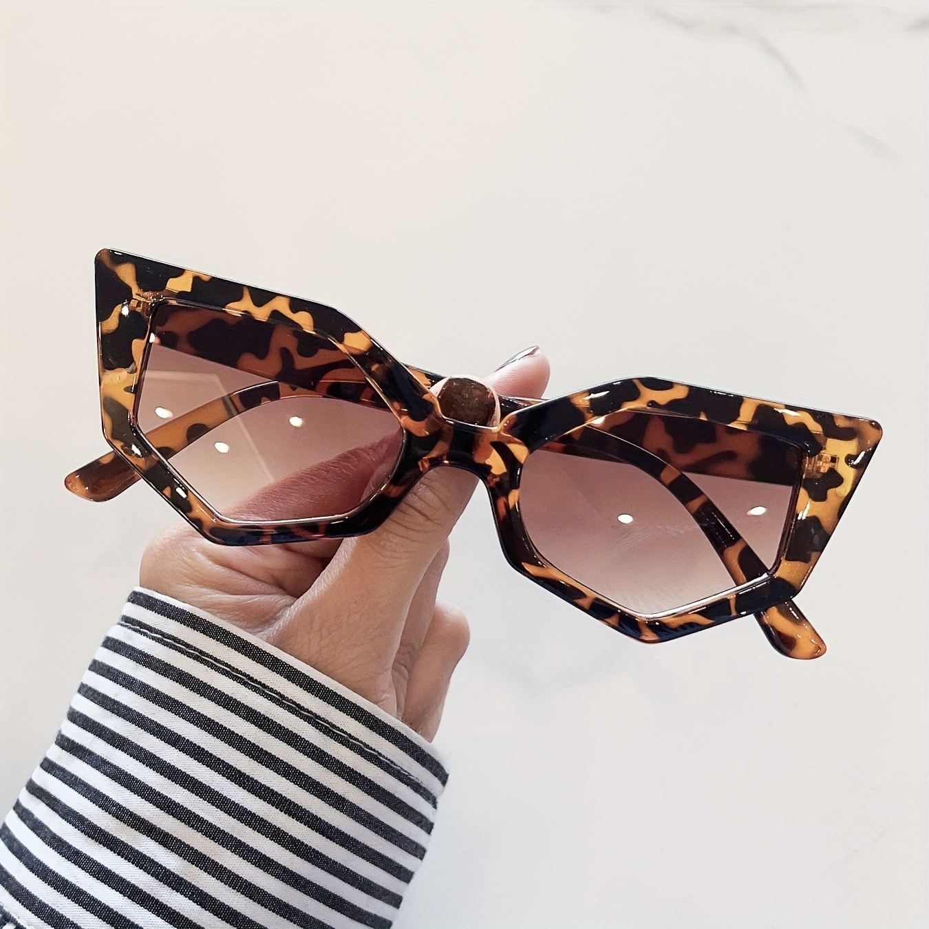 

Polygonal Cat Eye Fashion Glasses For Women Trendy Fashionable Design Sun Shades Suitable For Vacation And Travel