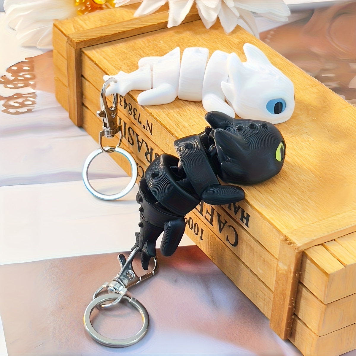 3D Printed Mobile Dragon Key Holder, Realistic Black and White Design, Ideal for Keys, Bags, Cars, and Phone Accessories