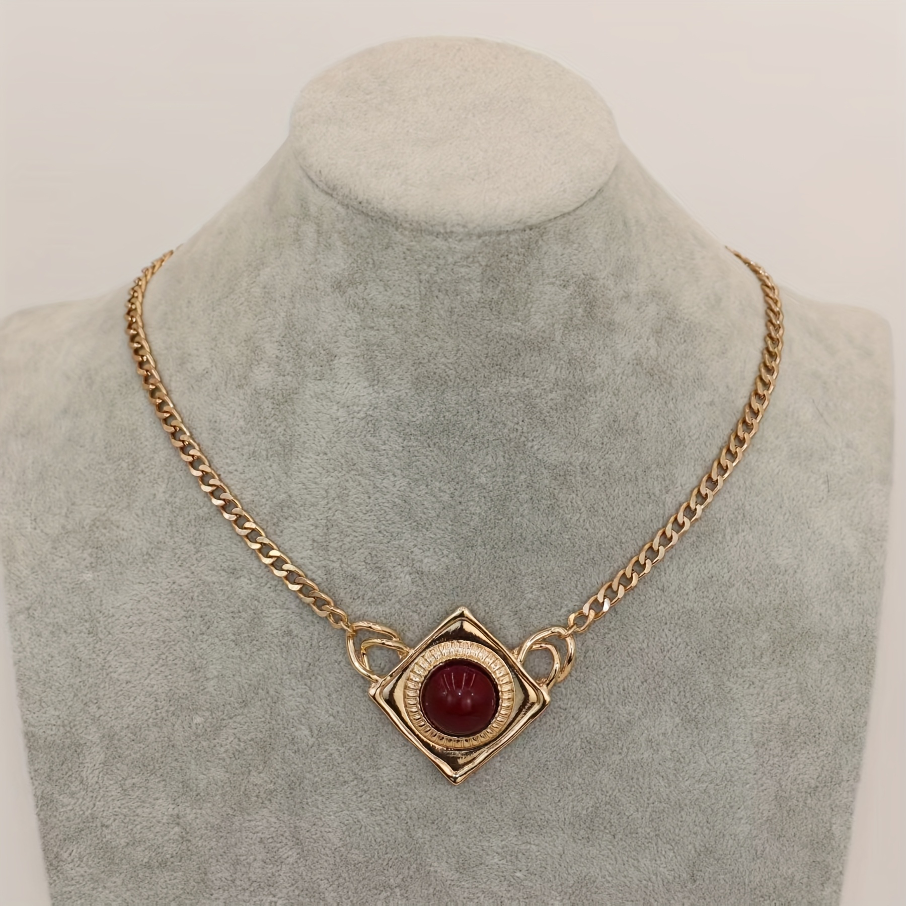 Image of Special Southern Europe Collection, A Women's Fashionable Chain Necklace In A Vintage Elegant , Featuring 18mm Acrylic Inlays. Suitable For Everyday , Parties, Banquets, And Gifting