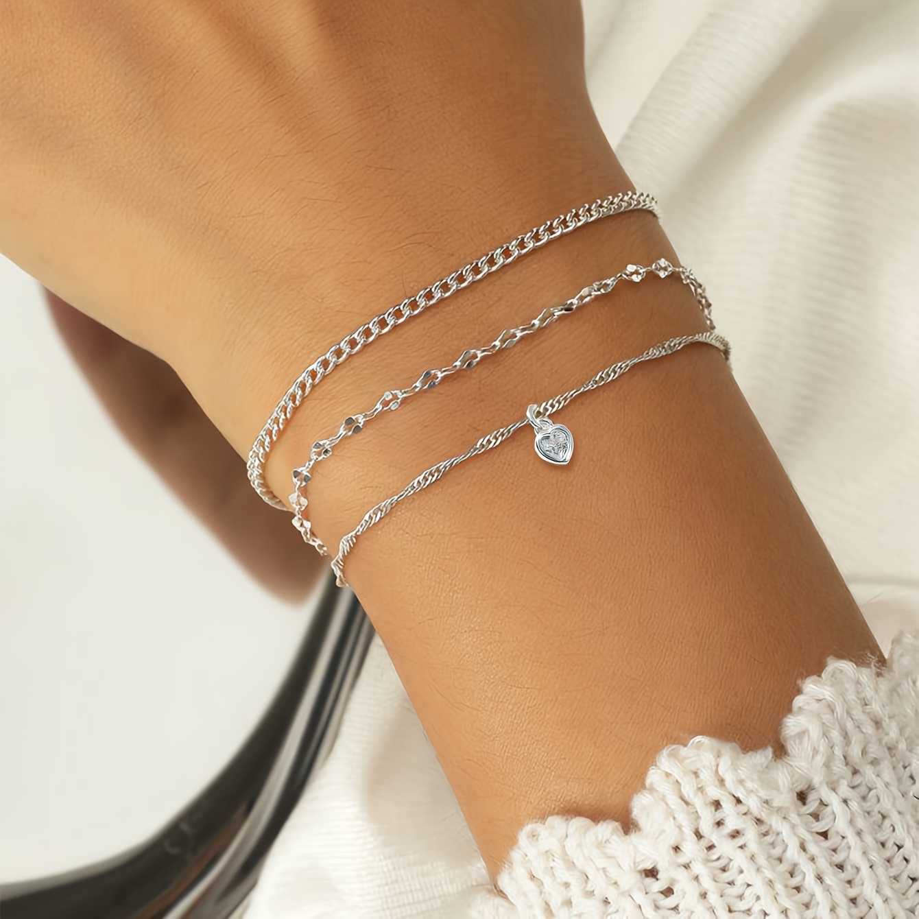 Heart-shaped Pendant Bracelet Set with Inlaid Synthetic Zirconia