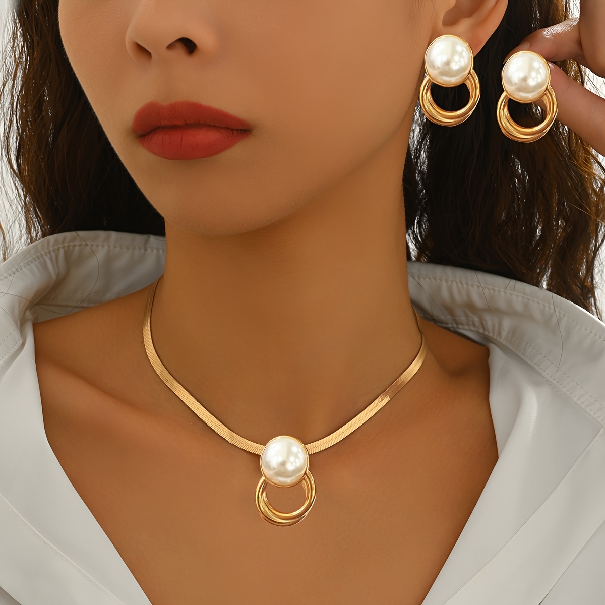 E-shop LXALRY 3-teiliges Damen-Schmuck-Set: Goldene Schlangenkett-Halskette & geometrische Ohrringe mit gedrehtem Kreis-Anhänger – Elegantes passendes