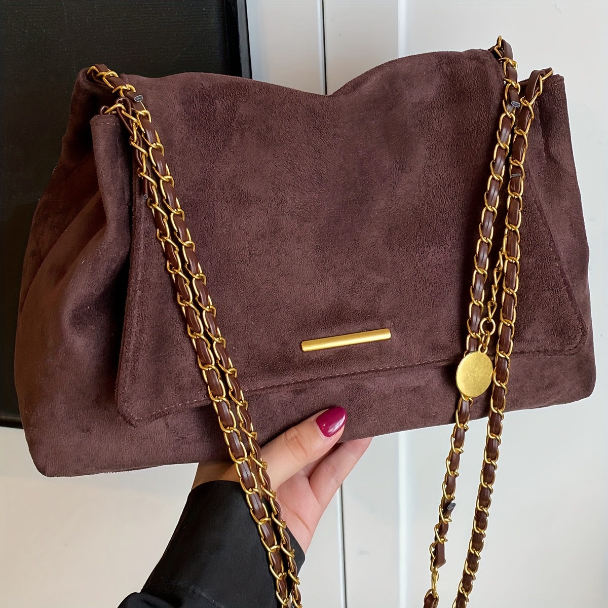 TEMU [Imitatie Suède] Nieuwe Vintage Schoudertas voor Dames, Handtas met Kettingaccent voor Dagelijks Gebruik, Lichtgewicht Elegante Kleine Handtas,