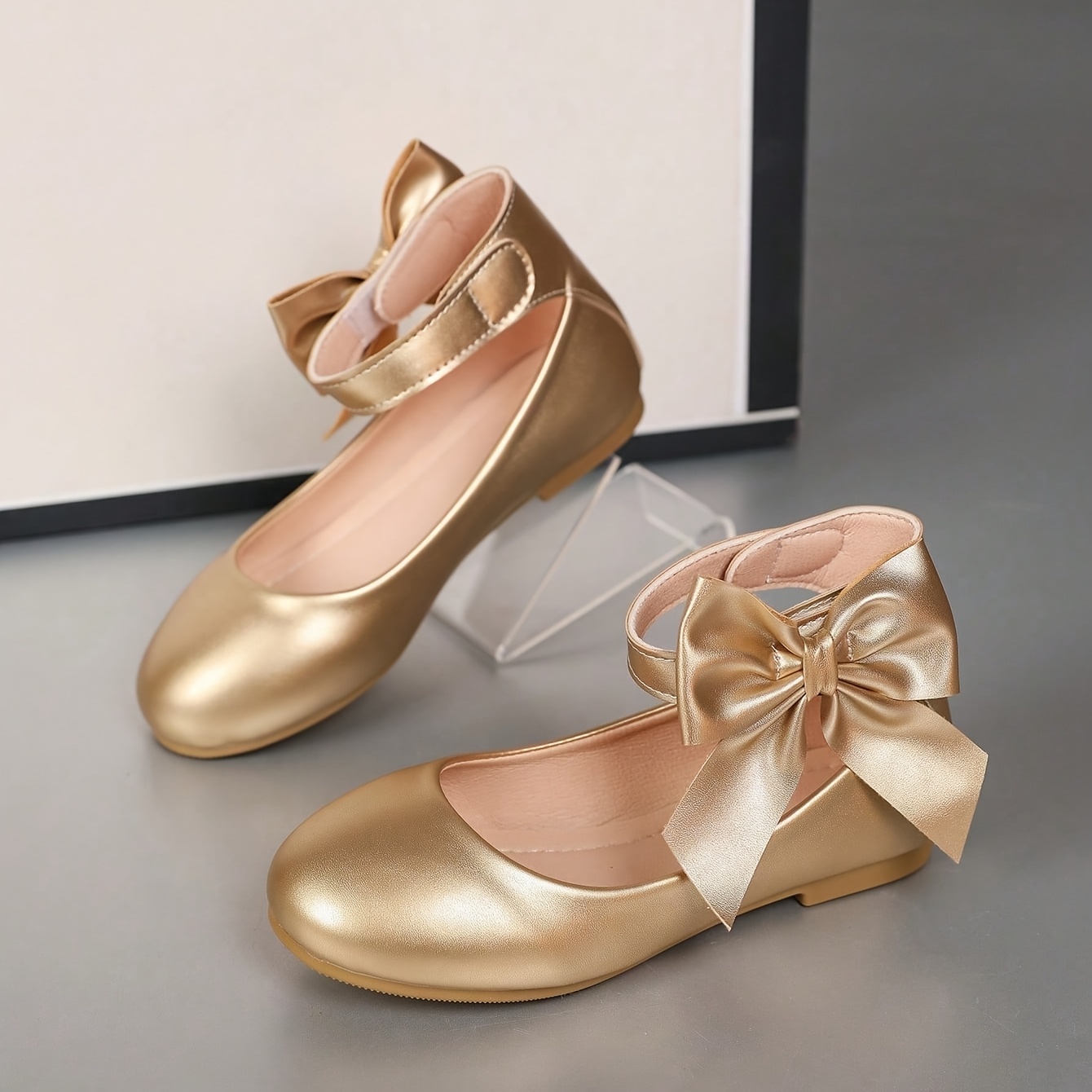 Girls' Golden Flat Shoes - Large Bow Ankle Strap, Suitable for Parties/Casual/Formal Events Girls' Golden Flat Shoes - Large Bow Ankle Strap, Suitable for Parties/Casual/Formal Events