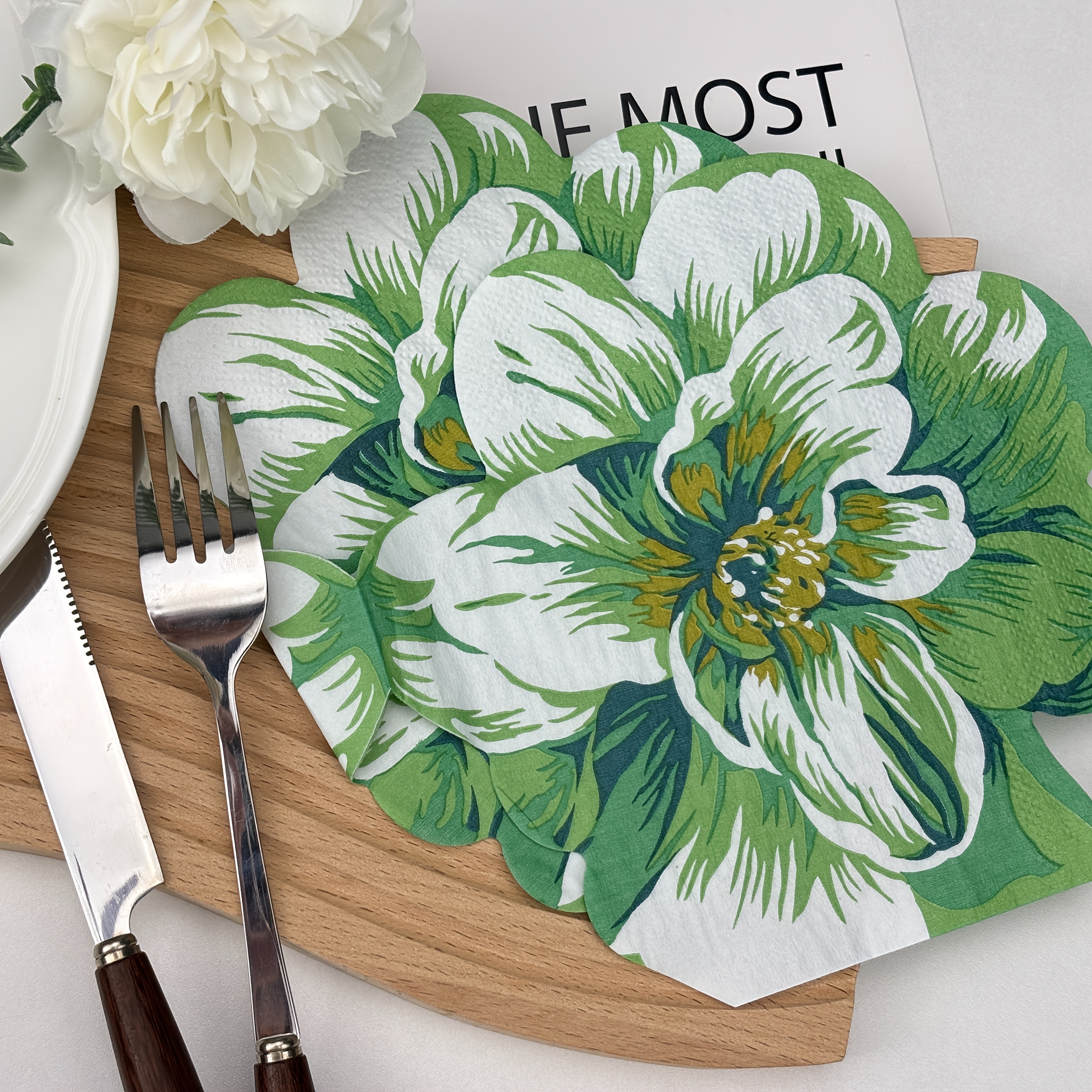 Image of A Set Of 20 Decorative Lace Napkins, Designed For Parties, Featuring A Double-layered Colorful Design. Ideal For Garden Gatherings Or Birthday Celebrations For Halloween、christmas