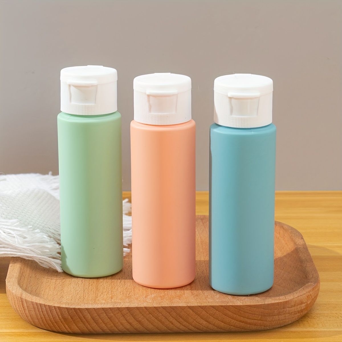 

1pc 50ml Portable Travel Bottle, Leakproof Refillable Cosmetic Containers, Silicone Dispenser For Shampoo/lotion/conditioner, Easy Squeeze Air Travel Accessories
