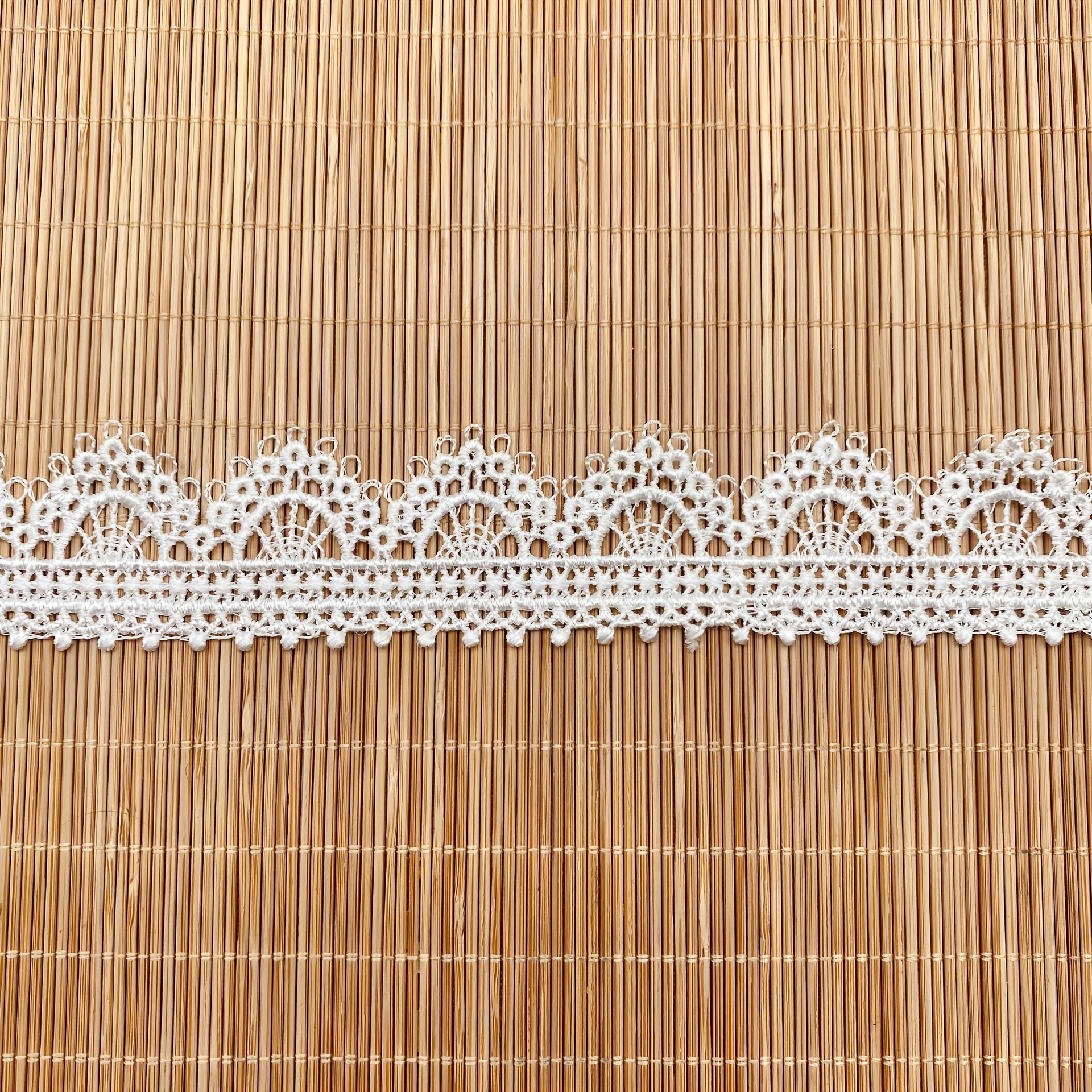 3-yard, 1.2-inch Wide Water-soluble Embroidered Lace With A Single-sided Semi-circular Openwork Design. Suitable For , Garments, Skirt , Accessories, And Home Decor.