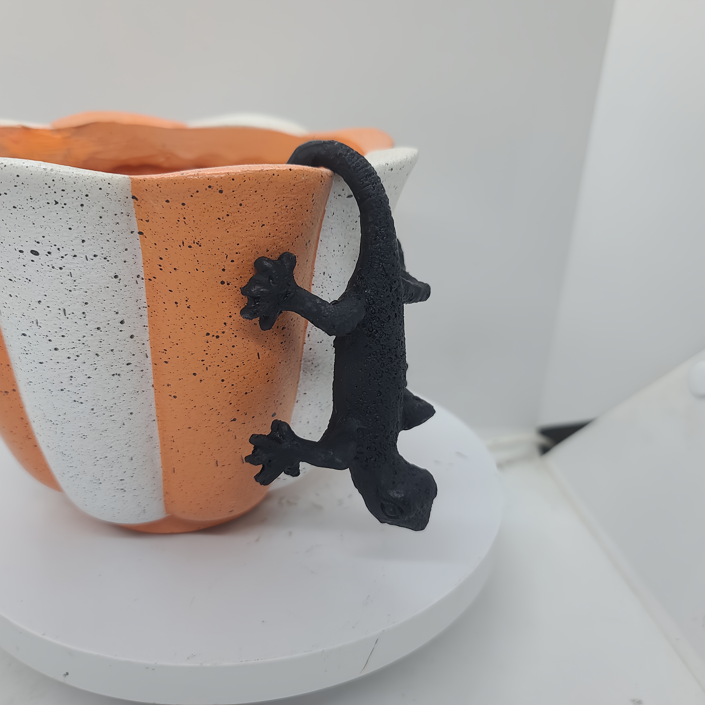 E-shop Gartendekoration Topfpflanze Partner Bronze Gecko Hängedekoration