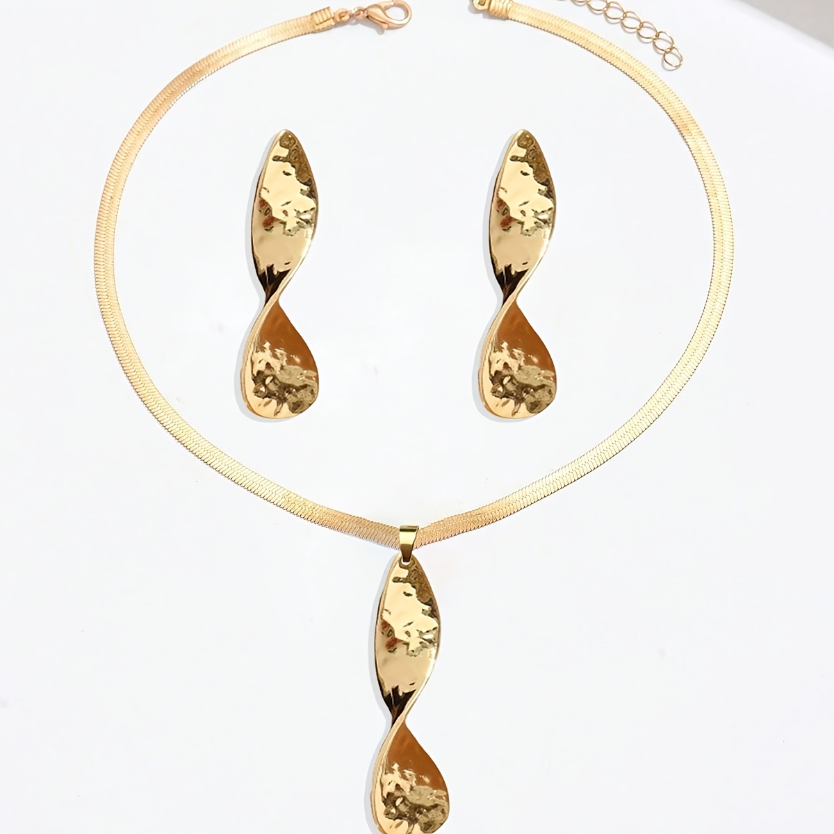 2pcs Teardrop-Shaped Necklace & Stud Earrings Set in Metallic Gold