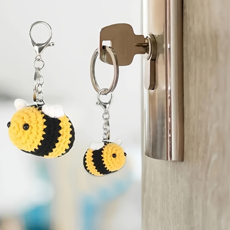 

1pc Hand-crocheted Honey Bee Keychain Pendant, Which Can Be Used For Party Gifts, Keychain Pendants, Bag Decoration Pendants, Holiday Gifts, Birthday Gifts