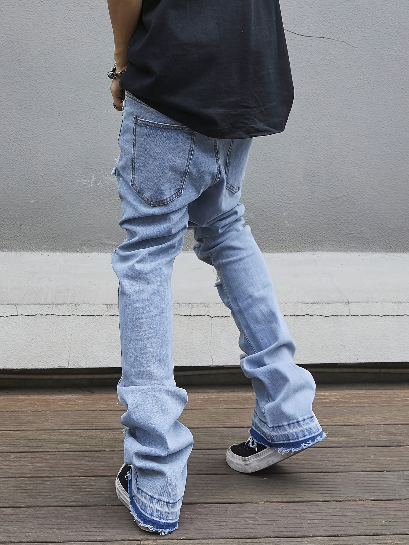 Men'S Fitted Flared Jeans with Distressed Holes That The Ground