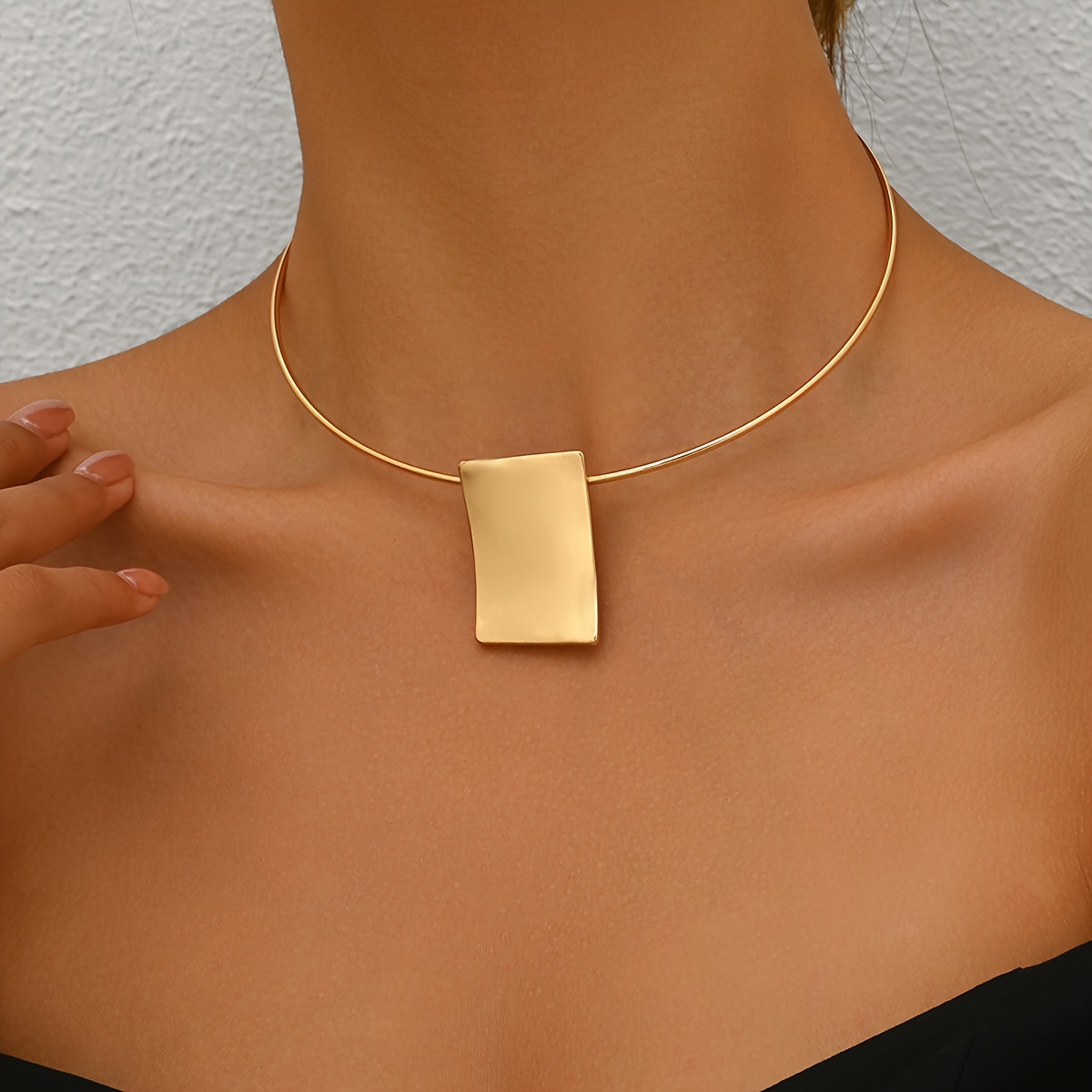 

1pc Elegant Minimalist Geometric Square Choker Necklace For Women, Vintage , Zinc Alloy, Suitable For Daily And Vacation Wear, Accessory