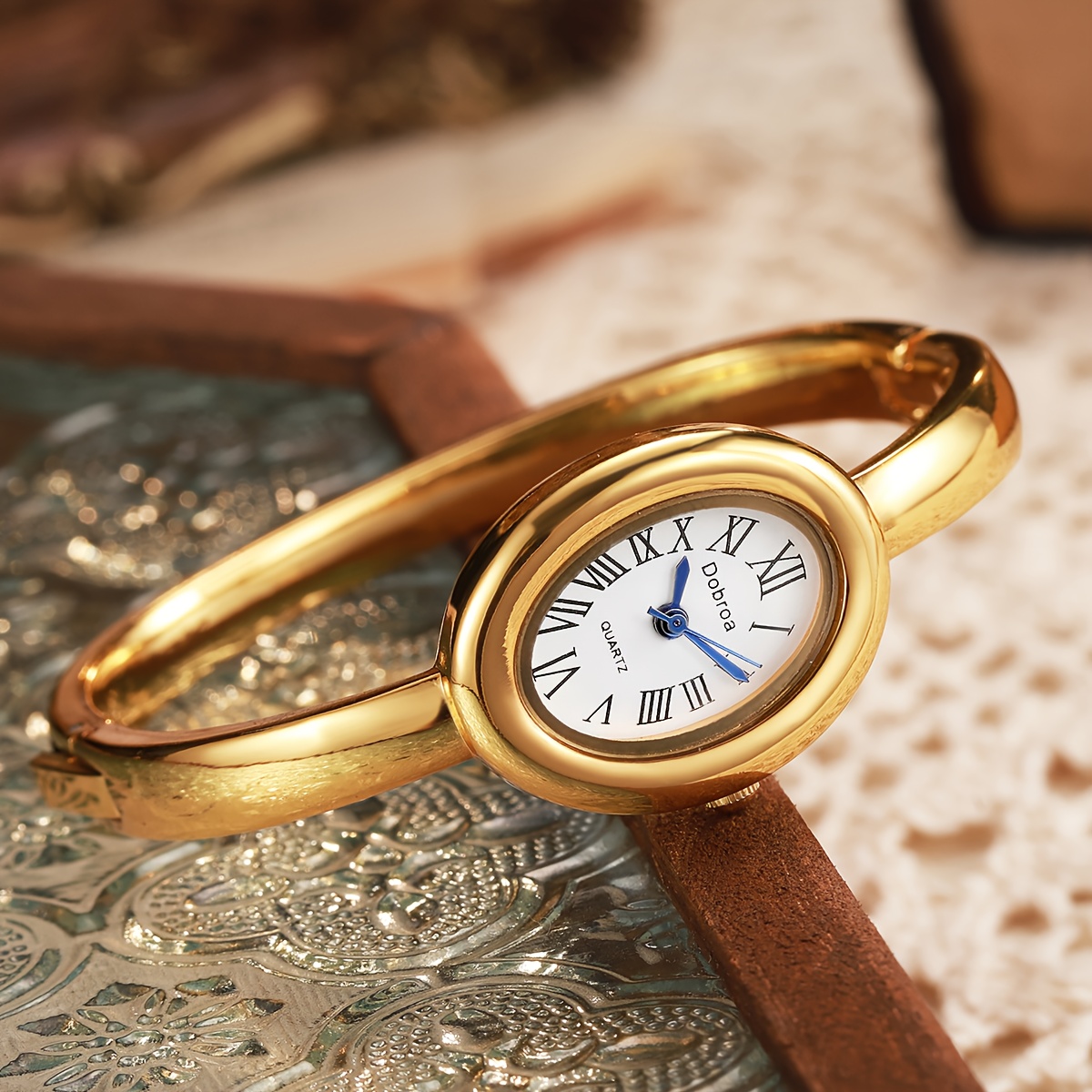 New Women'S Watch in Rose Golden, Featuring a Trendy, Luxurious Feel with a Classic, Unique Oval Bracelet Design