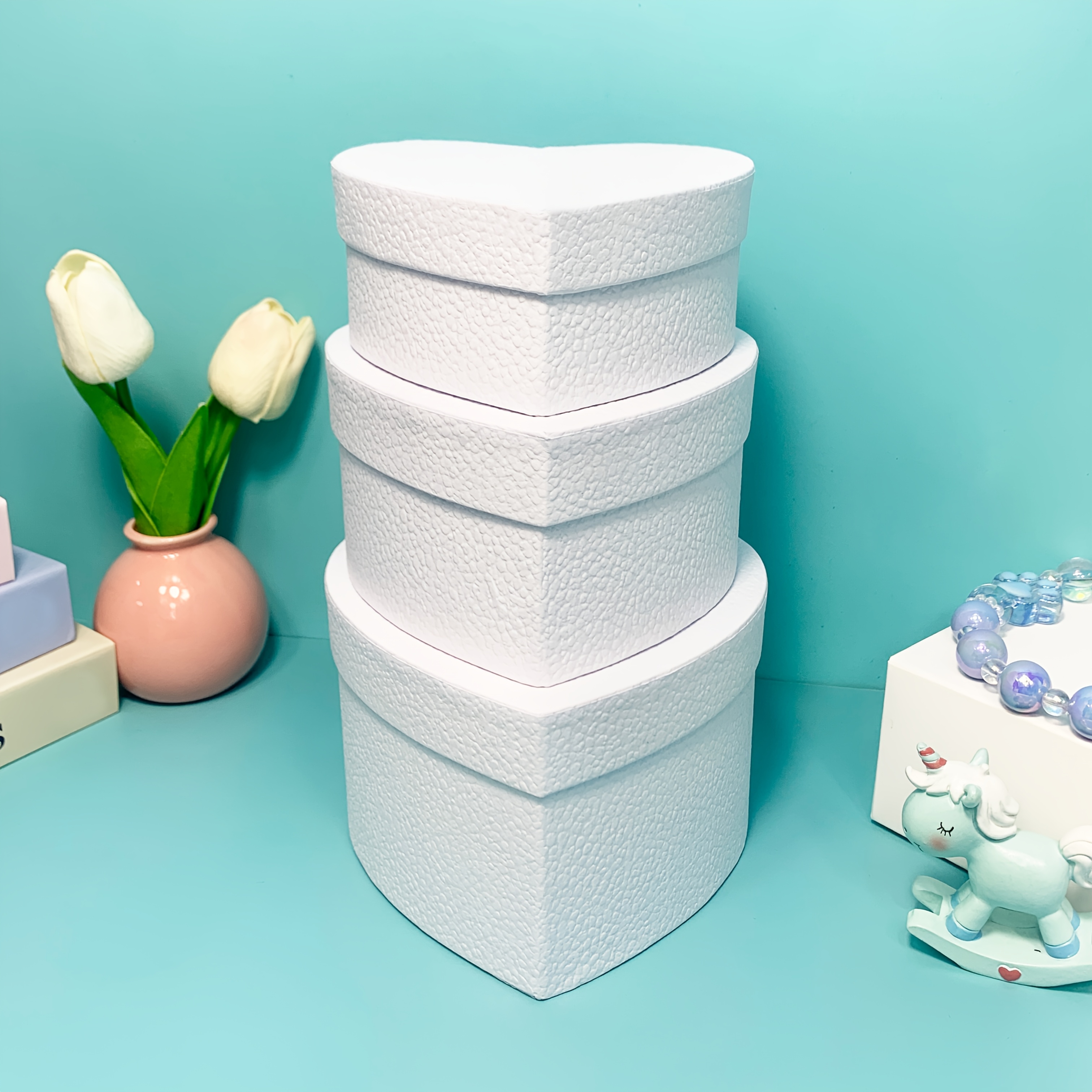 

Un ensemble de boîtes de rangement en spécial blanc texturé en de cœur pour