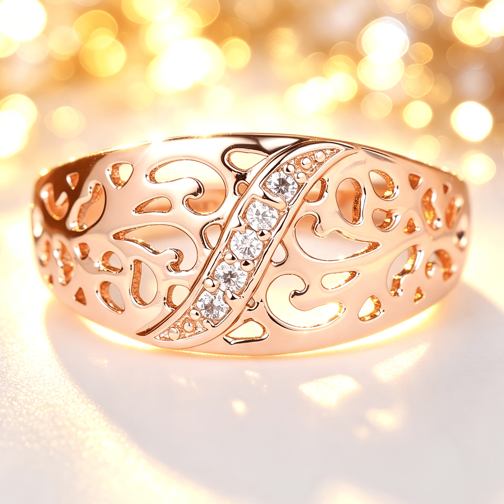 Women's Elegant Pattern Inlaid Synthetic Zirconia Ring