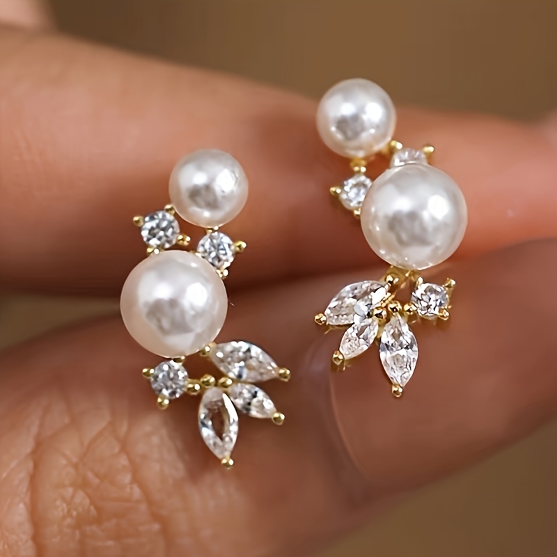 Image of A Pair Of Vintage Elegant Floral Earrings, Suitable For Women' Wear, Banquets, And Vacations