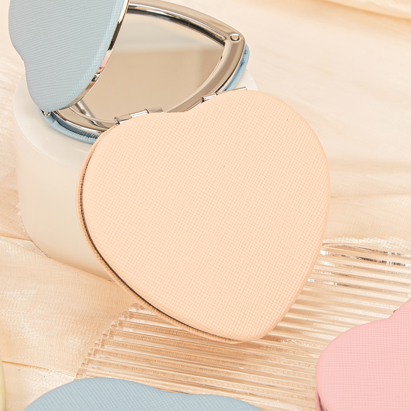 TEMU Specchietto da trucco a forma di cuore in pelle bifacciale, 1 pezzo, specchio di , specchietto portatile, disponibile in rosa, blu, e , e