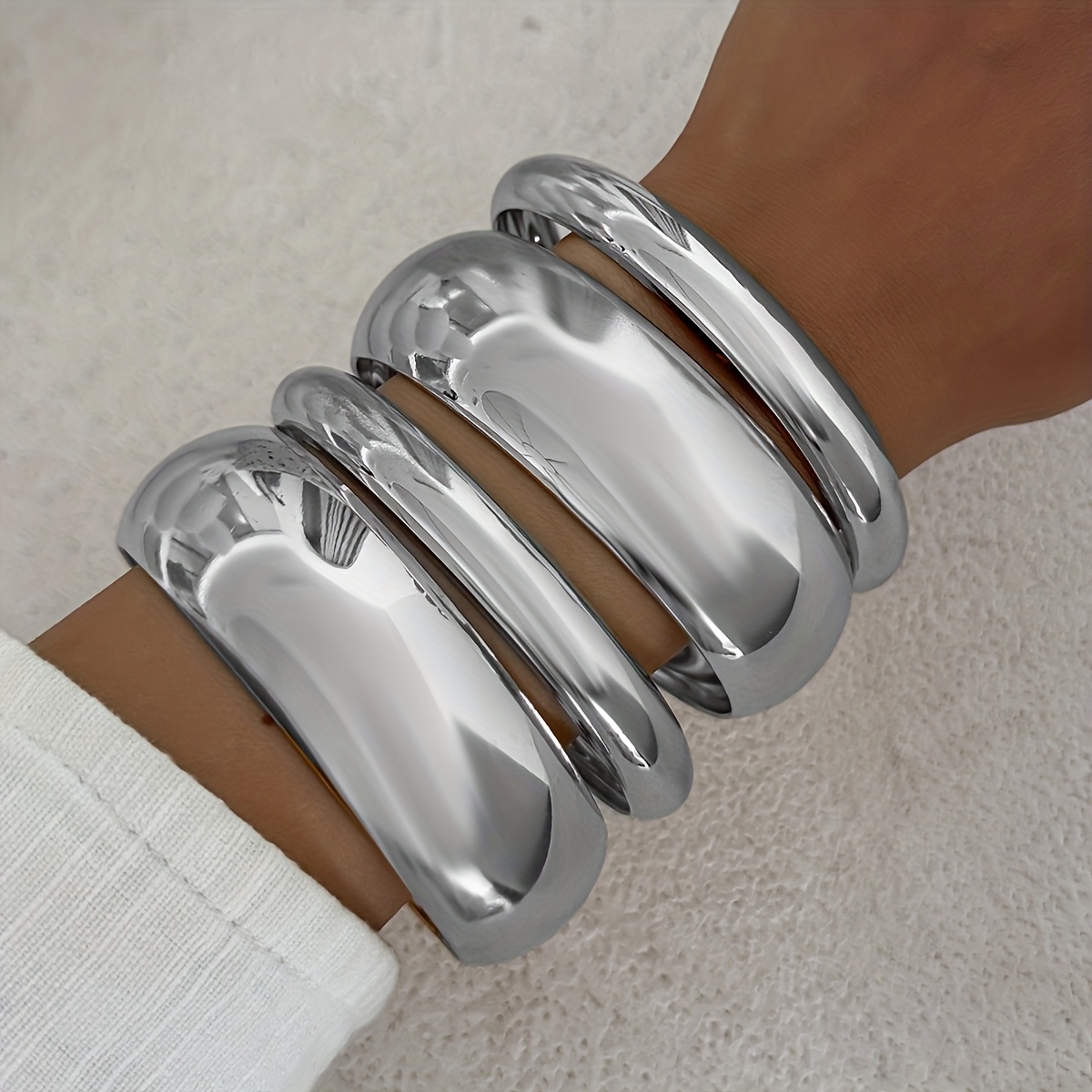 Faxhion 4pcs Holiday Gift Bangle Set, Elegant Minimalist Style, Thick Round Bangles, Unisex Design For , Vintage Trendy Wide Wrist Cuffs, Stackable Styling Bangles, Fashion Jewelry Gifts