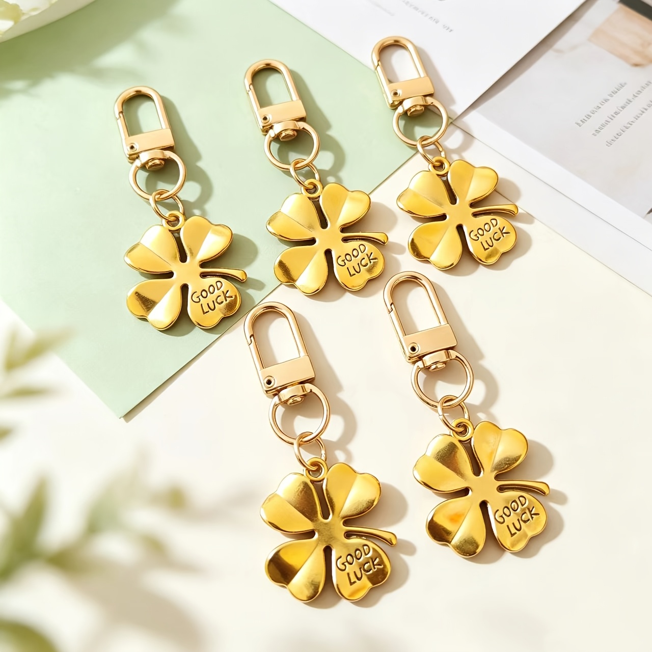 TEMU 5pcs Set, Clover Women's Key Chain, Golden And Silvery Dual-tone , Bag Accessory, Key Pendant, Anti-loss Accessory, Holiday Gift, Multi-piece ,