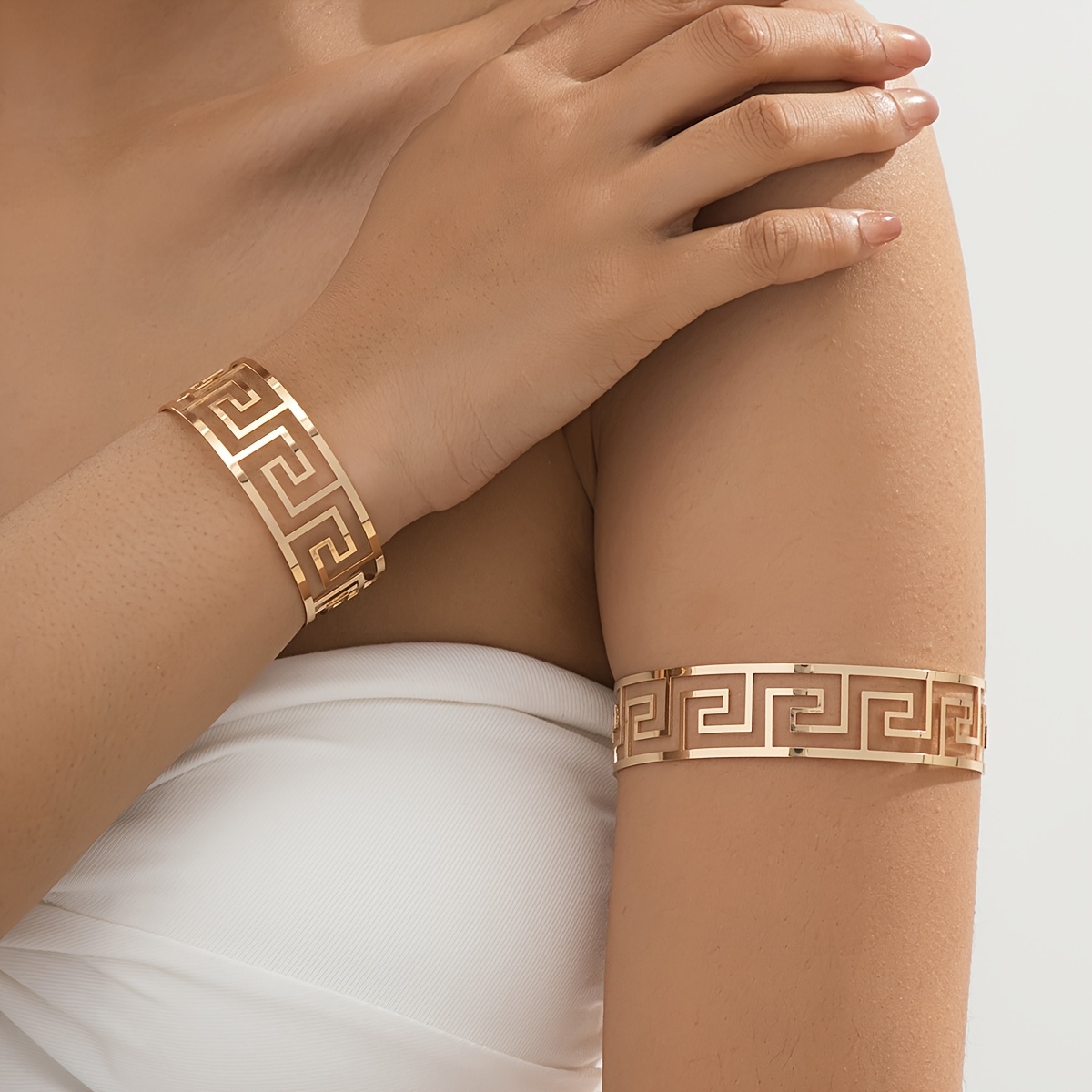 2pcs Fashion Creative Punk Metal Pattern Maze Bracelet Set Suitable For Women' Wear