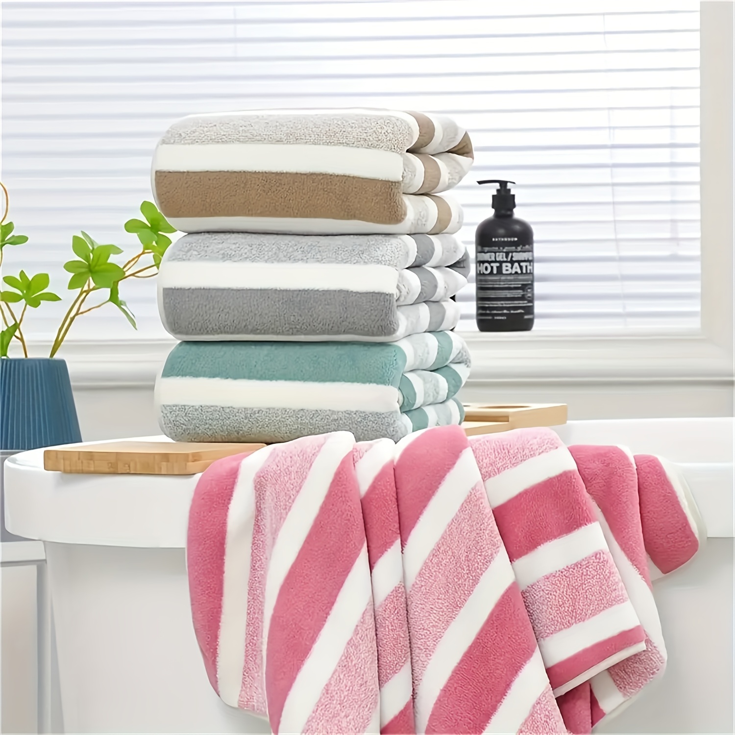 This 17pcs Ultra-Soft Coral Fleece Bath Towel Set Includes 5 Bath Towels (70.0 X 140.0 cm), 6 Hand Towels (42.01 X 70.0 cm), And 6 Face Towels (34.01 X 34.01 cm). Quick-Drying, Absorbent, And Lightweight, It'S Suitable for Home, Hotel