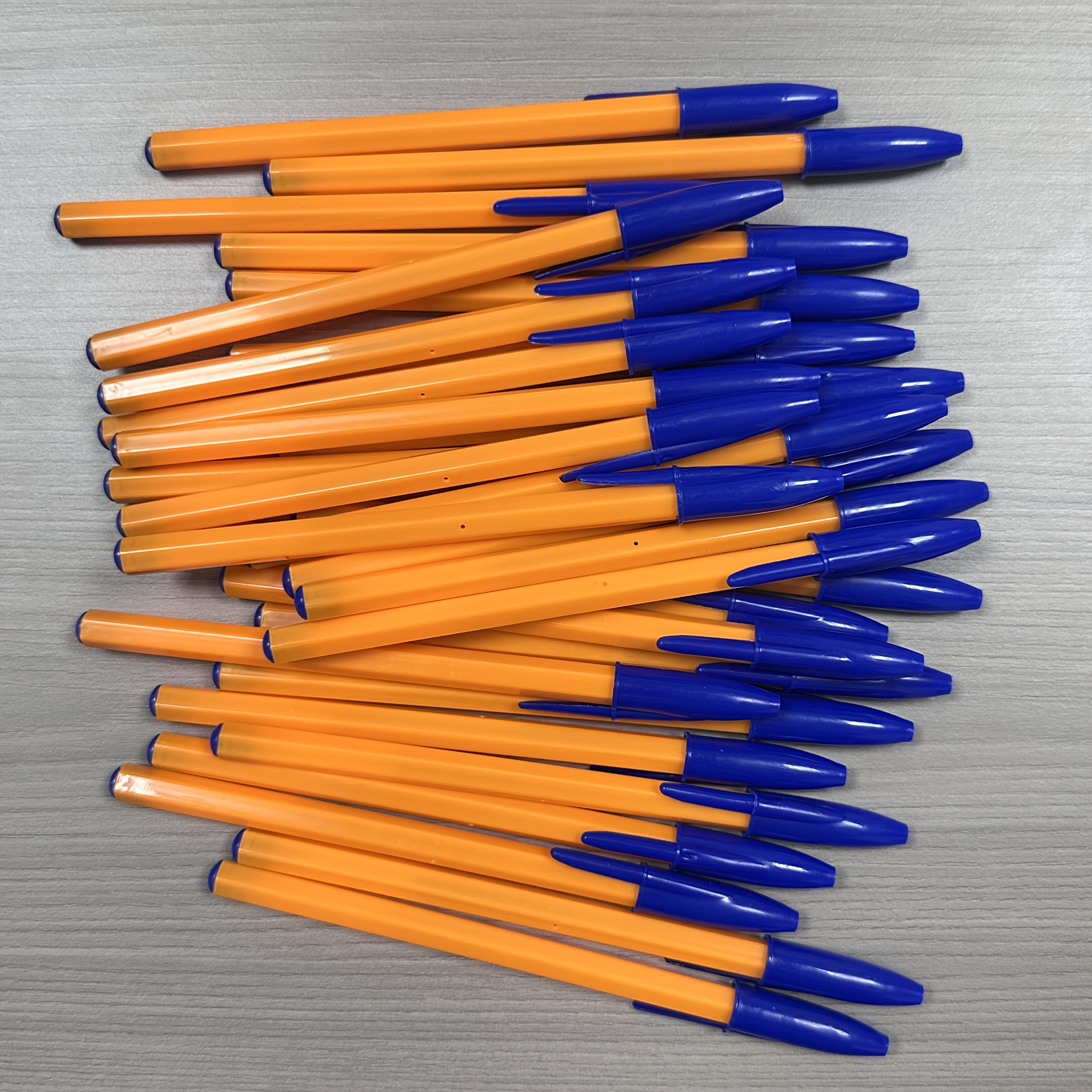10 yellow ballpoint pens and a set of blue ballpoint pens