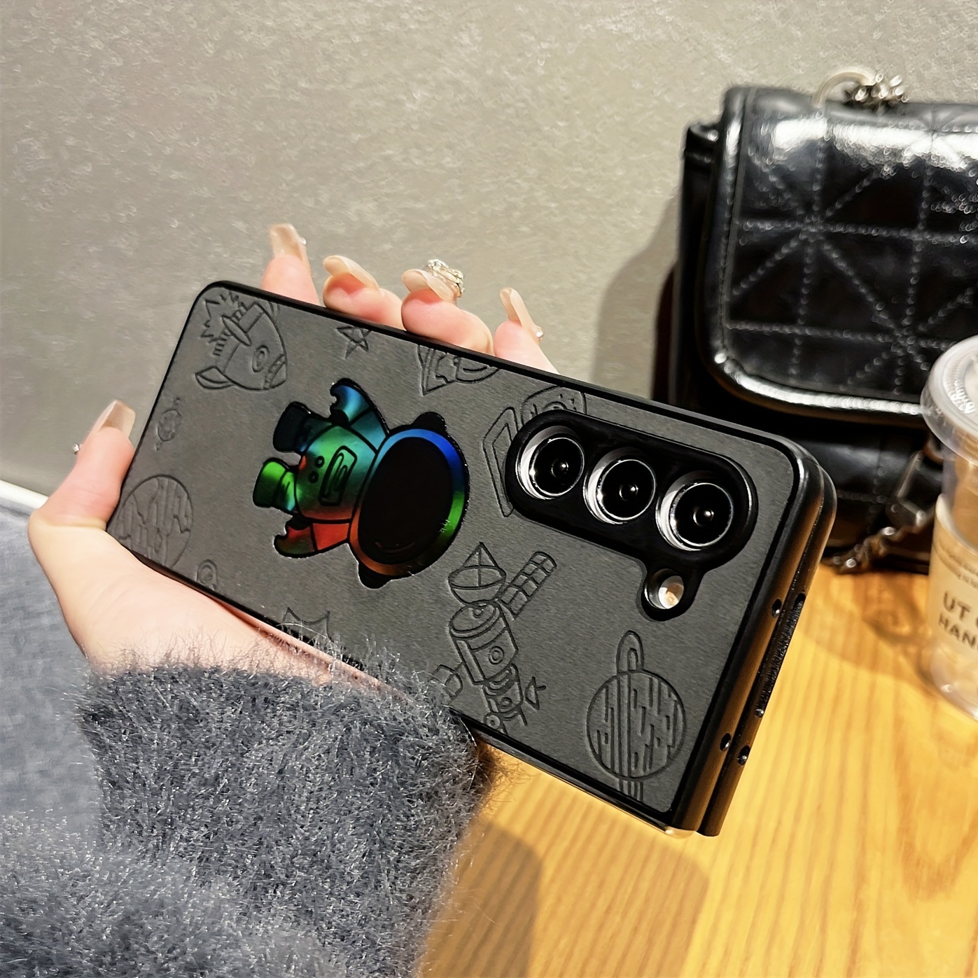 

For /4 - , - -fall Folding Phone