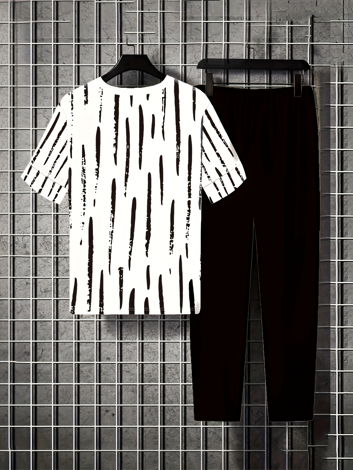 [Polyester Striped Set] Polyester Women's Casual Striped Crew Neck Top and Pants Set, Regular Fit, with Three-Quarter Sleeves, Short Sleeve, with Decorative Buttons for All Seasons