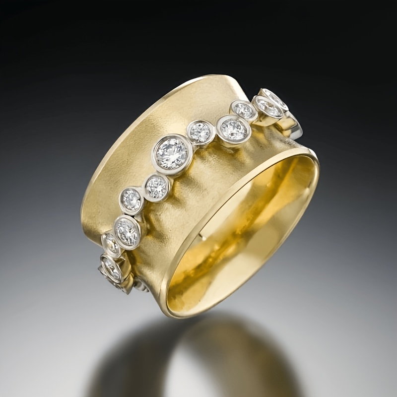 Women's Retro Pave Synthetic Zirconia Hammered Texture Ring