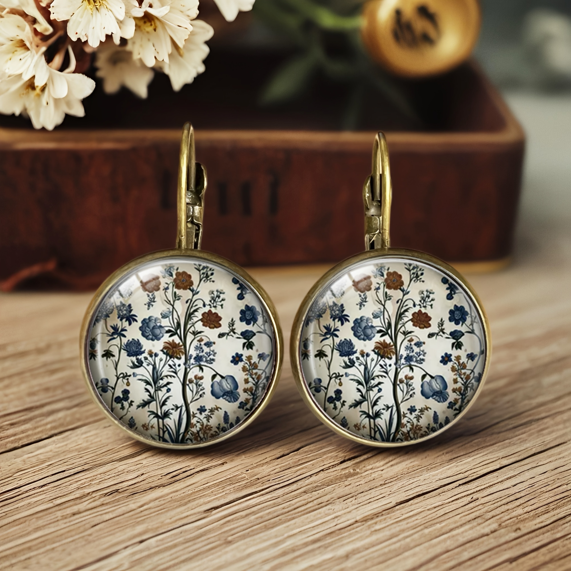 E-shop Ein Paar Vintage-Ohrringe mit Blumenmuster, vielseitig im Stil, einfach und , zart und kompakt, geeignet für den und als Geschenk, ohne Batterie