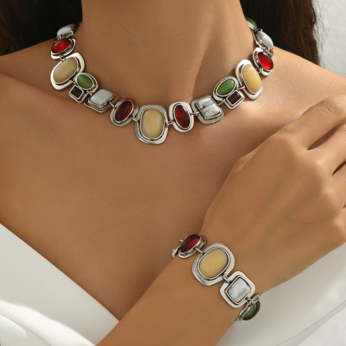 E-shop 1 Set mit 2 Stück Bohemian Vintage Ethno-Stil Mehrfarbiges Geometrisches Anhänger Halskette Armband Set, Mit Einzigartigem Nischen-Design in