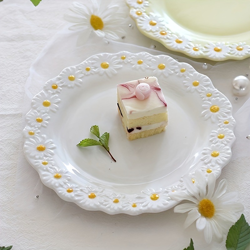 

Charming Daisy Ceramic Serving Plate - Perfect For Desserts, Pastries, Fruits & Jewelry Storage - Cute Embossed Design