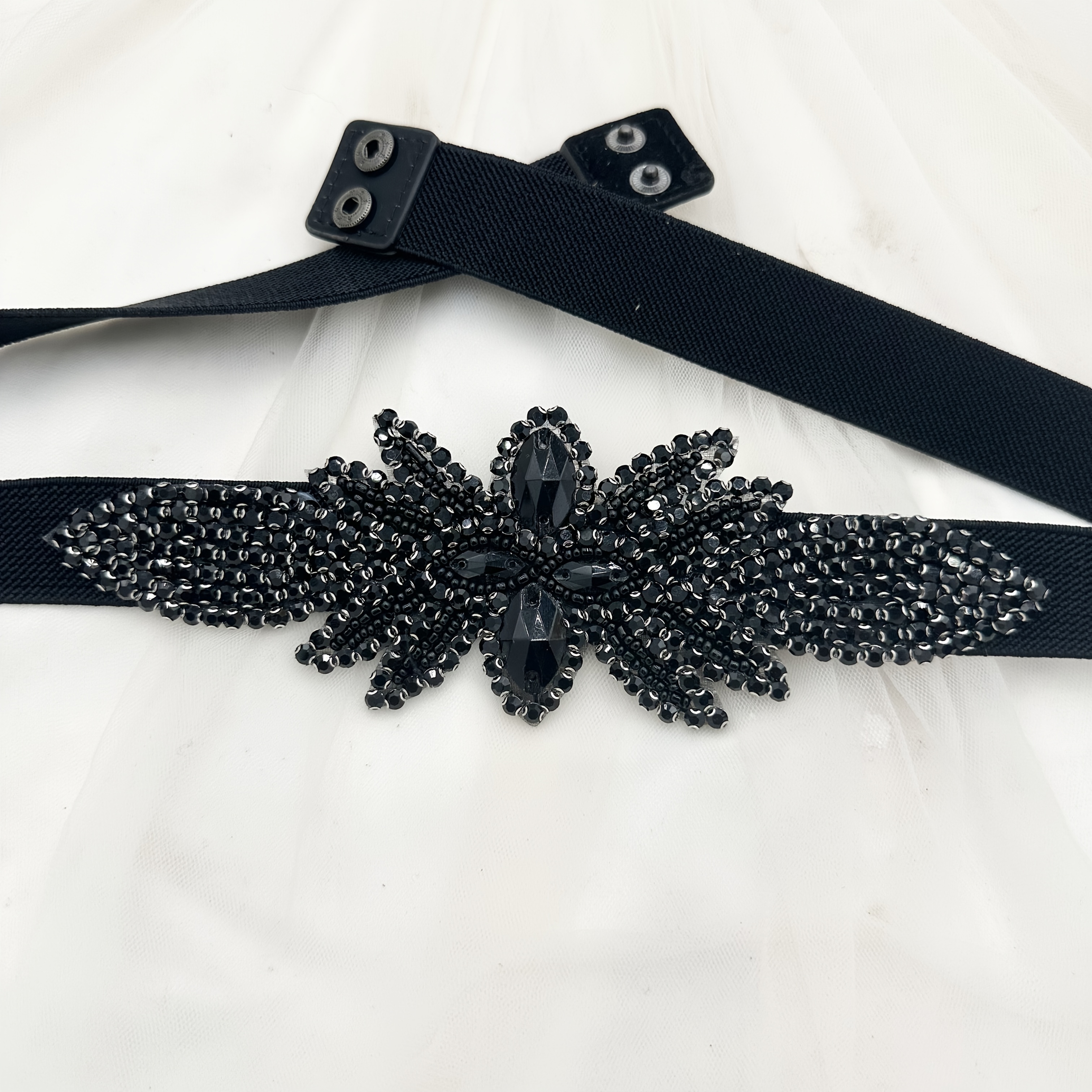 E-shop 13 x 22 Zoll Unregelmäßige Glas Handgenähte Reisperlen Schwarze Damenmode Lässiger Gummibund Gürtel Hochzeit Abendkleid Verkleidungsaccessoire