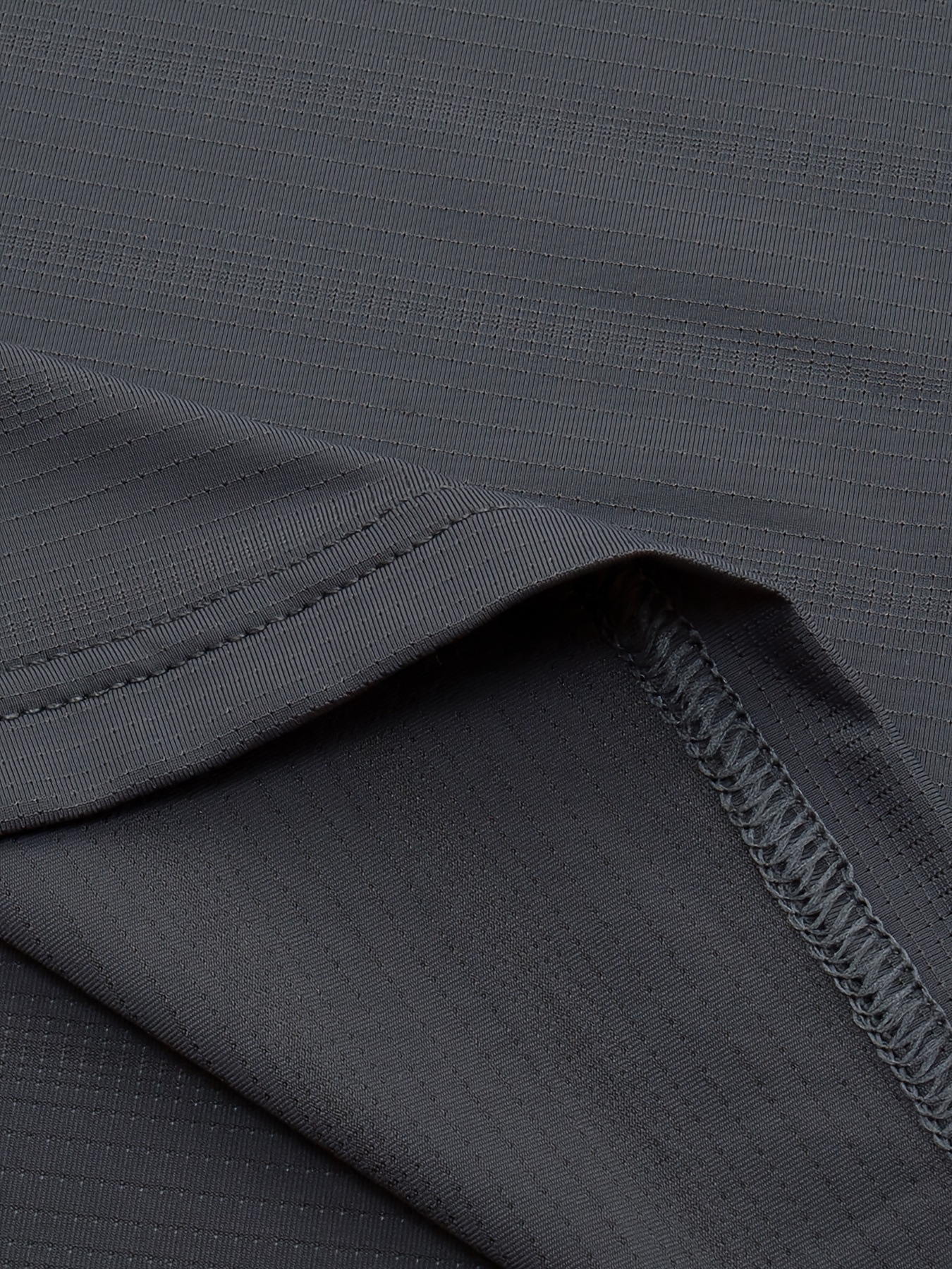 1pc Men's Ice Sliky Fiber T-Shirt with -7? Ice Feel Technology, Moisture-Wicking Quick-Dry High Elasticity Fabric, Breathable Gradient Mesh Design for Sports & Casual Wear - Black, All-Season Round Neck Short Sleeve Tee, Summer Activewear, Moisturewicking Fabric, High Elasticity Shirt