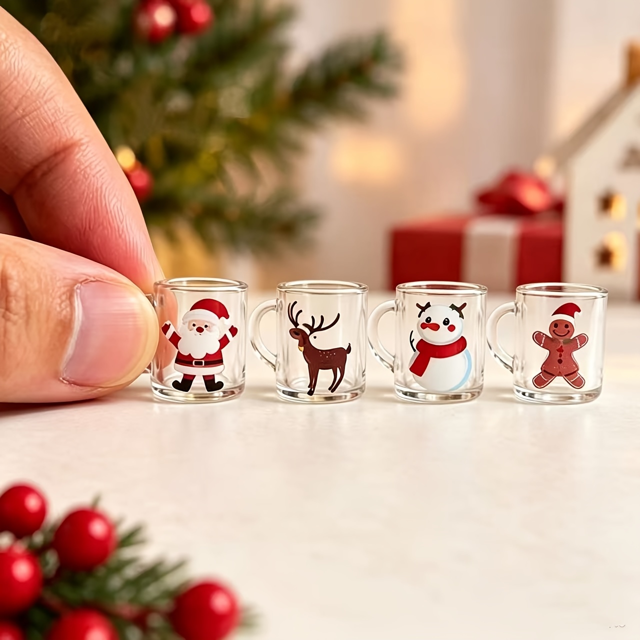 TEMU 4er-Set Weihnachts-Minitassen, verziert mit -, Rentier-, Weihnachtsmann- und Schneemann-Muster. Mini-Replikatassen, geeignet für Puppenhäuser,