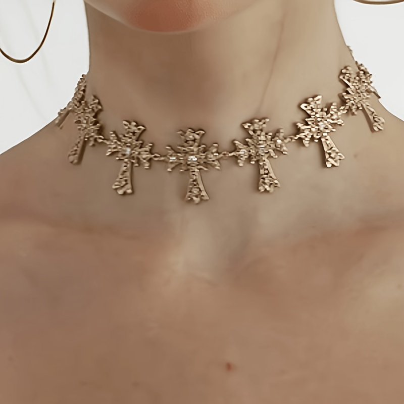 Baroque-style Versatile Cross Choker Necklace